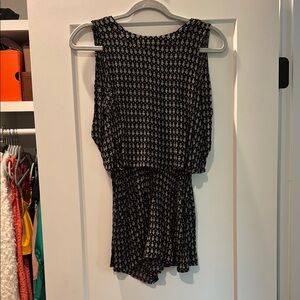 Lulu's Monochrome Geometric Sleeveless Romper